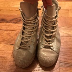 STUART WEITZMAN SZ 37 gold sneaker espadrilles